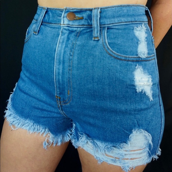 Medium wash stretch denim shorts with distressing detail - Picture 3 of 4